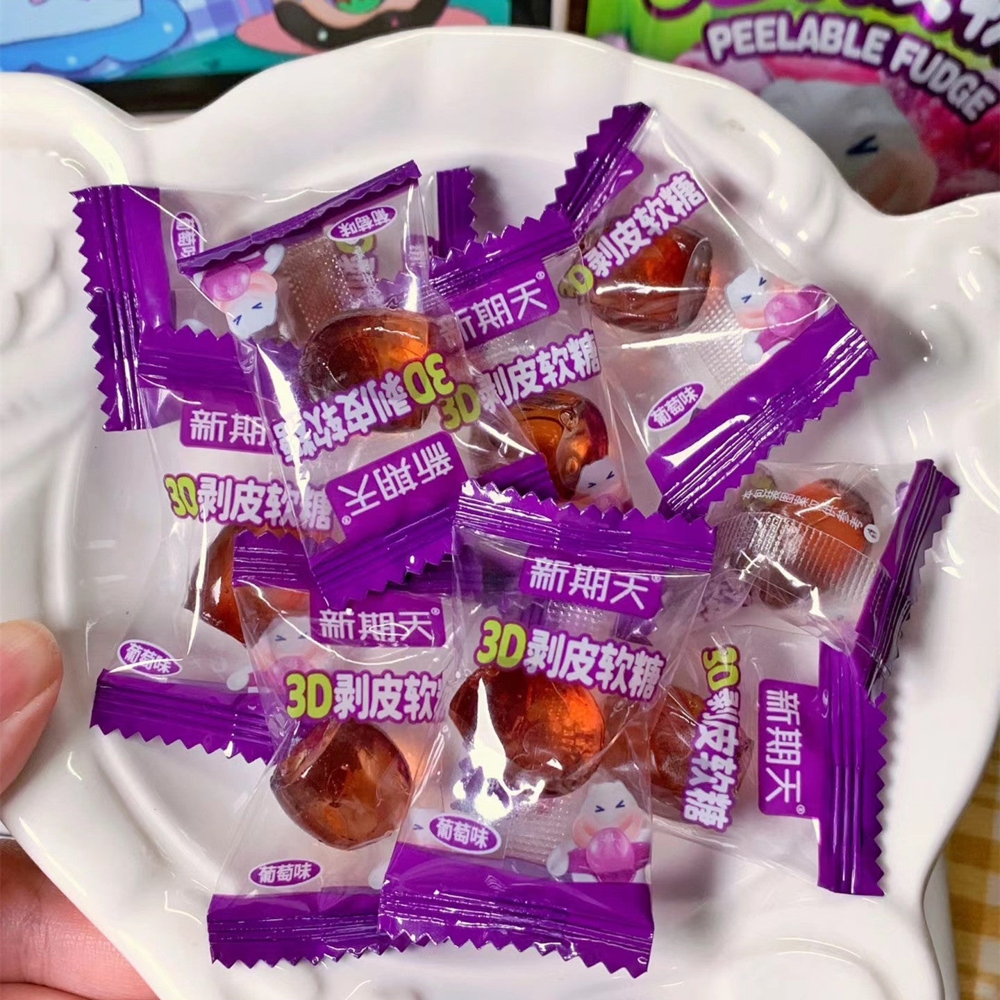 Xingqitian 3D Grape Peelerz Gummy Candy 75g – Yumsbox